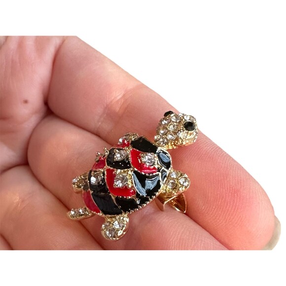 Vintage jewelry Rhinestone turtle brooch red black and gold turtle pin sparkly - Picture 3 of 4